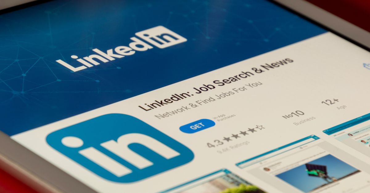 How to make your LinkedIn profile stand out in 2025 - Work-Buddy coworking insights